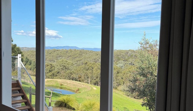 The Cottage - peaceful Yarra Valley escape with sweeping views