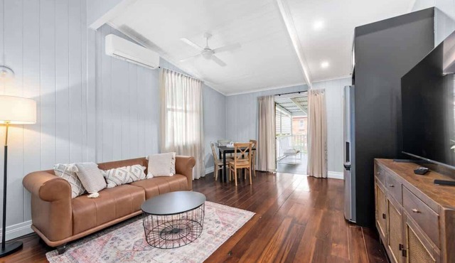 The Deck! 2 Bed/1 Bath/1 Car ~ New Farm in New Farm