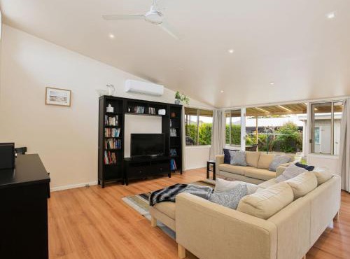 The Deckhouse I Pet Friendly I 2 Mins to Beach