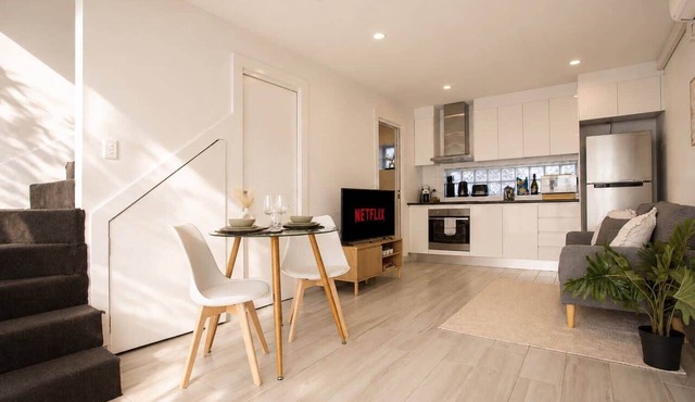 The Den | Charming 1BR Glebe, Near Sydney Uni in Glebe
