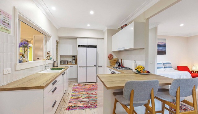 The Elizabeth Beach Retreat | Entire Home in Noraville in Noraville