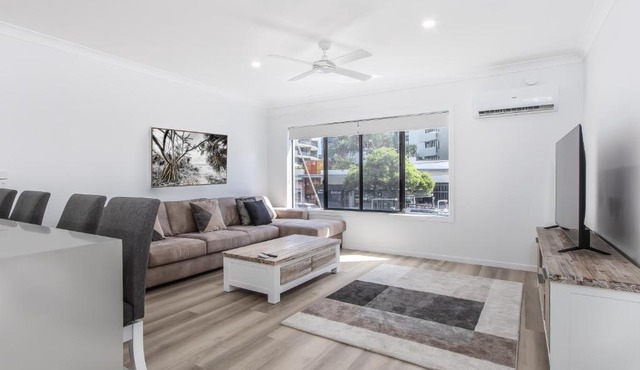 The Laneway Villas - Central Apartments in the heart of Burleigh Heads in Gold Coast