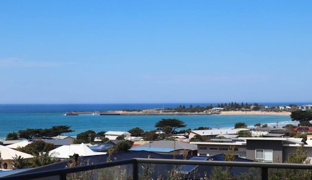 The Lookout 3BR with Ocean views in Apollo Bay