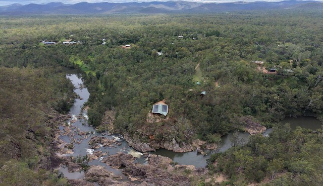 The Lookout@RiverHaven ~ Private timber cabin, river views & huge swimming hole