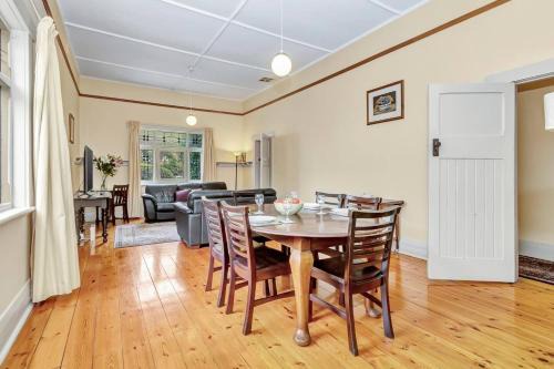 'The Nook' Peaceful Toorak Gardens Retro Cottage