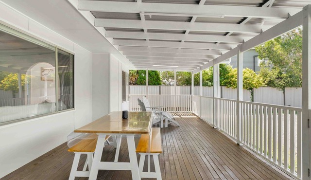 The Salty Deck – Pet friendly & 200m to beach