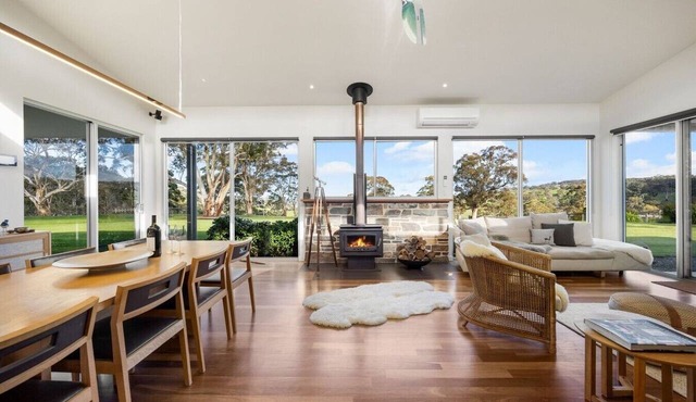 The Sanctuary - Ocean View Farm with Outdoor Spa in Hindmarsh Valley