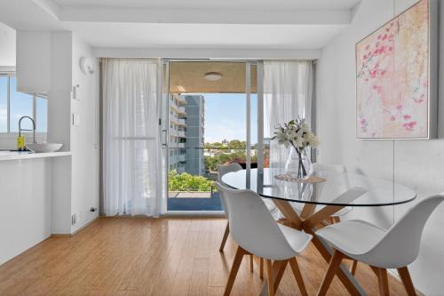 The Serene Urban Retreat - Harbour Views & Pool