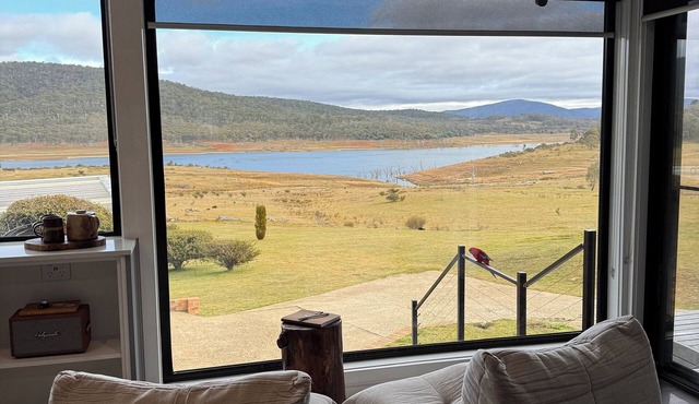 The Snowy Anglers Lakehouse Lakefront, Fireplace, Snowfields & Fishing Retreat