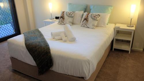 THE TIN SHED Couples accommodation at Bay of Fires in Binalong Bay