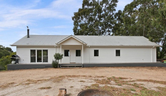 The White Cottage | Relaxed Metung Getaway in Metung