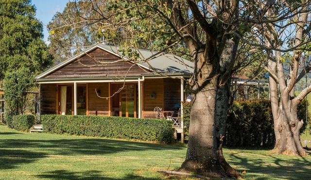 The Willows - Book 2 nights + stay a 3rd night for free incl wine + cheese board