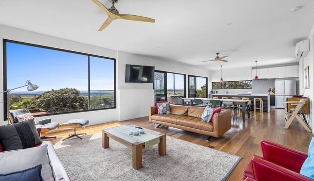 This w/end $962. Walk to beach and shops. Wifi. Dedicated games room.
