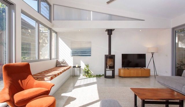 Three bedroom in Australia, Beaconsfield