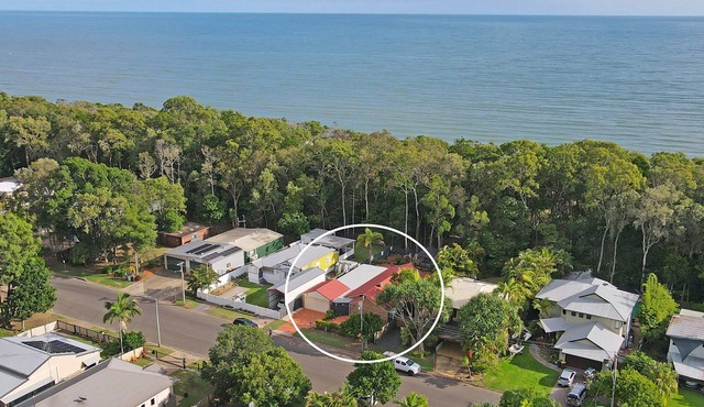 Toogoom Beach House - Waterfront - 3BR - WIFI - Aircon in Toogoom