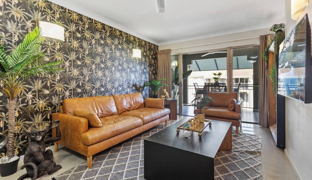 Top-Floor Apartment w/Pool View & Resort Access