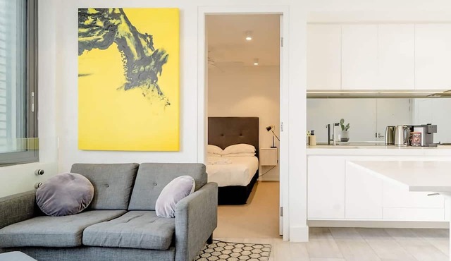 Top Floor Bondi Retreat Near Beach, Cafes & Dining