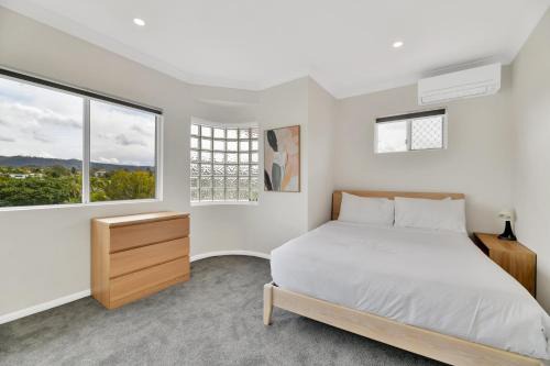 Tranquil 3-Bed Unit with Lush Garden Views in Brisbane