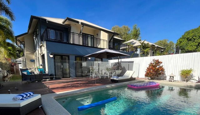 Tranquil Bali-Style 4Br Lux Beachside Townhouse in Clifton Beach
