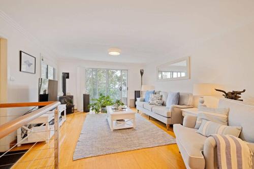Treetop coastal getaway in Avalon Beach