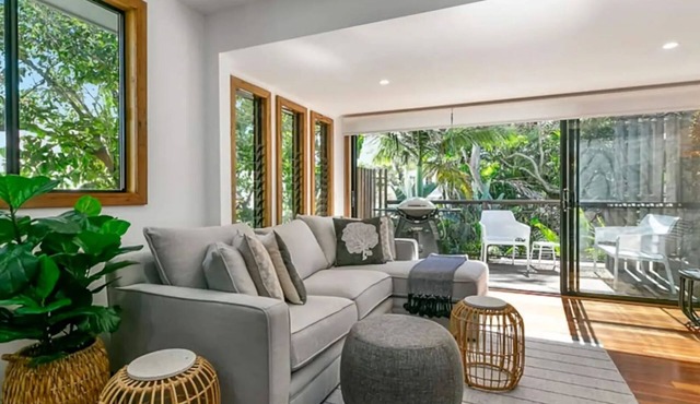 Tropical Escape – Sunshine Beach Retreat
