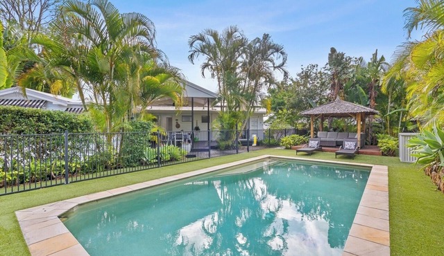 Tropical Oasis Heated Spa, Pool and Huge Decks