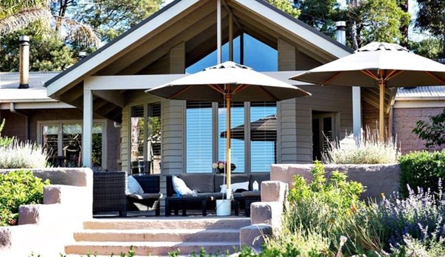 Tussie Mussie Vineyard Retreat Lodge - 3 Bedrooms in Merricks North