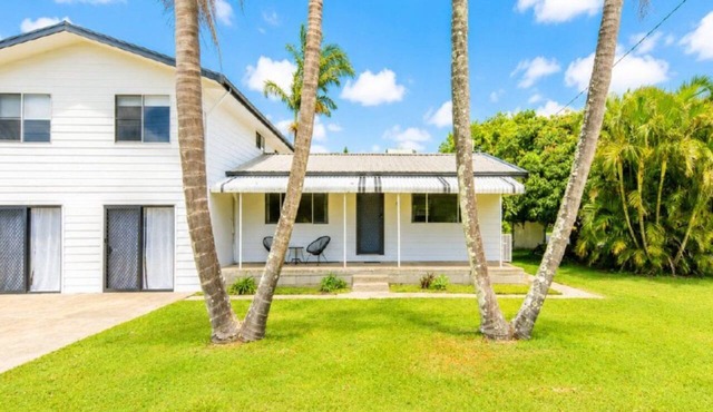 Twin Palms Retreat - large family getaway in WOOLI