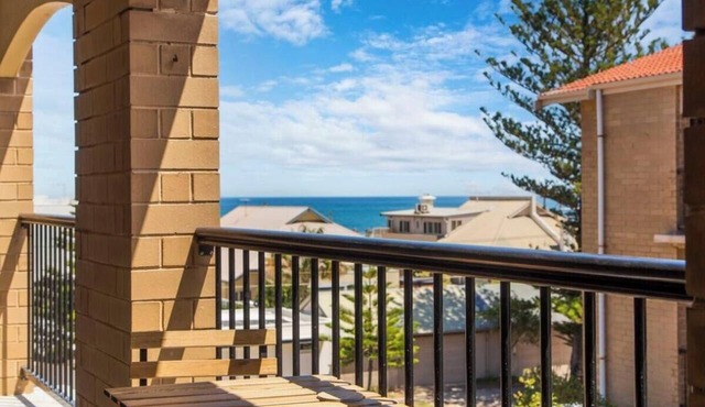 Two bedroom in Australia, Henley Beach South