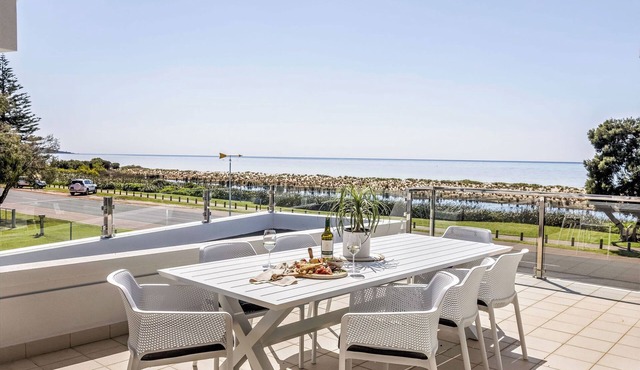ULTIMATE BEACHFRONT ESCAPE SITUATED OPPOSITE SERENE WATERS OF GEOGRAPHE BAY. in Quindalup