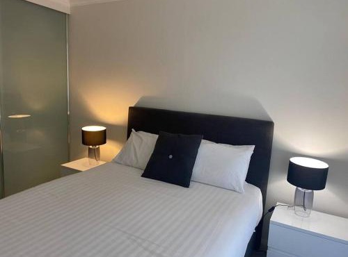 Ultra Convenient St Leonards Apartment HER09008