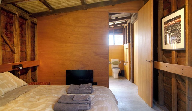 Unique private accessible guestsuite architect designed urban cabin, Launceston.