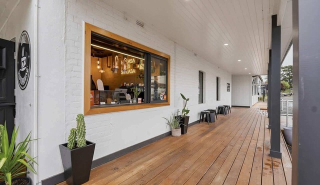 Vale Road Studio One | 5 Mins to CBD