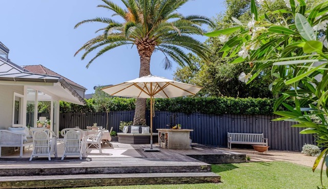 Vaucluse Hamptons - Perfectly positioned with Sydney Harbour Views in VAUCLUSE