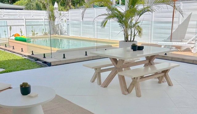 Villa Two-Private Pool-Stroll to Beach in Kewarra Beach