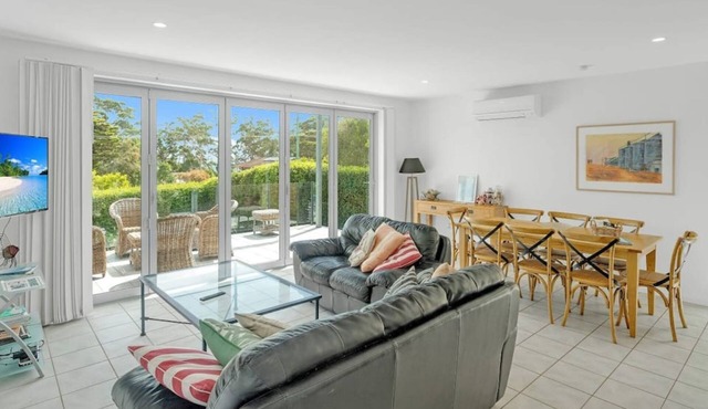 Vincentia Style by Book Jervis Bay - Only 150m to the Beach - Free Wifi & Chrome Cast