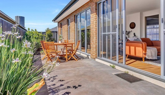Vines Retreat A Group Gem in the Heart of Town