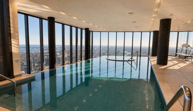 Wake Up to the Sunrise| Next to Casino w/Sky Pool