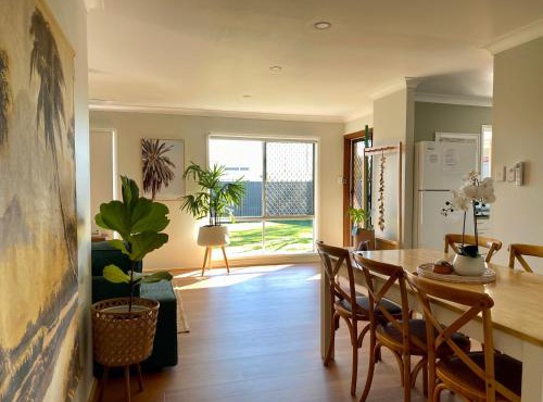 Walk to beach - 3bed House - Pet & kid friendly