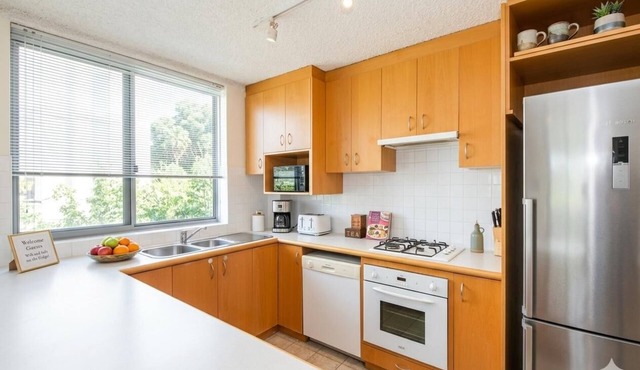Walking distance to UWA, Kings Park Only 5 minutes to Perth CBD