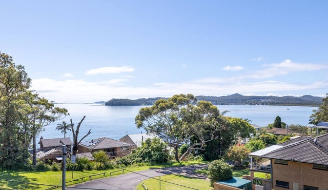 Wanda Up, 80 Randall Dr - spectacular views, aircon and Wi-Fi