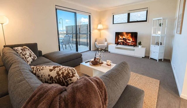 Water View Retreat | 3BR Near Hobart in Midway Point