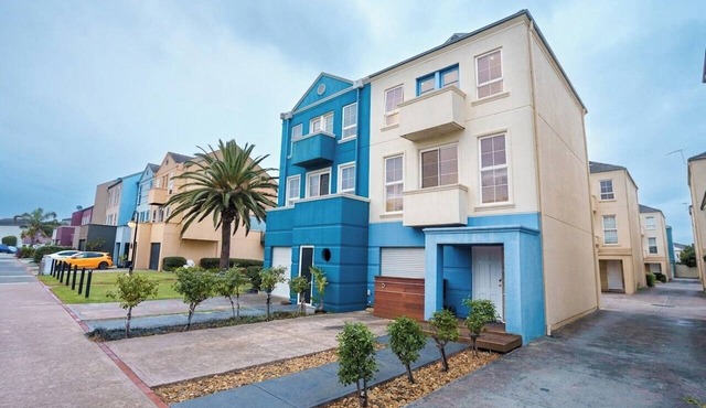 Waterfront 3BR on the Canal | Patterson Lakes in Patterson Lakes