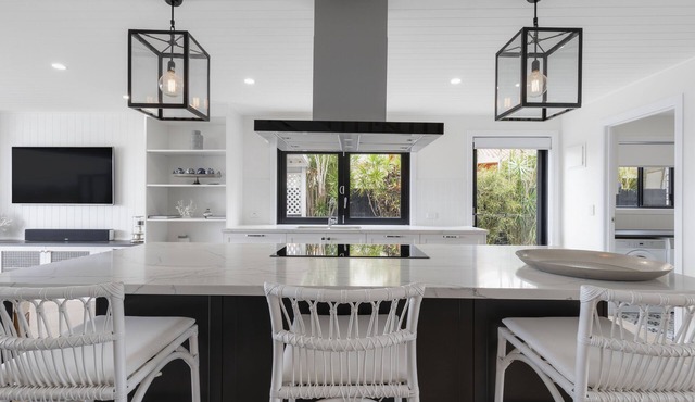 *Waterfront Convenient & Central in Mermaid Waters