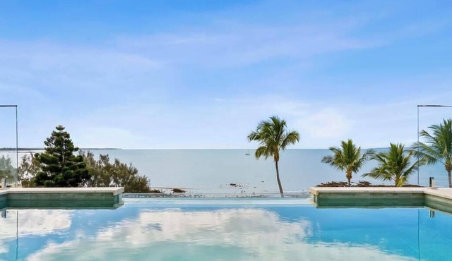 Waters Edge On Wattle | Absolute Beachfront Luxury in COOEE BAY
