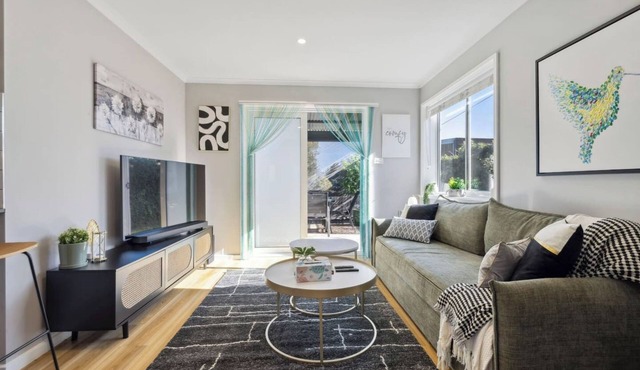 Wattlebird Cottage Chic Comfort near Mount Taylor in Wanniassa