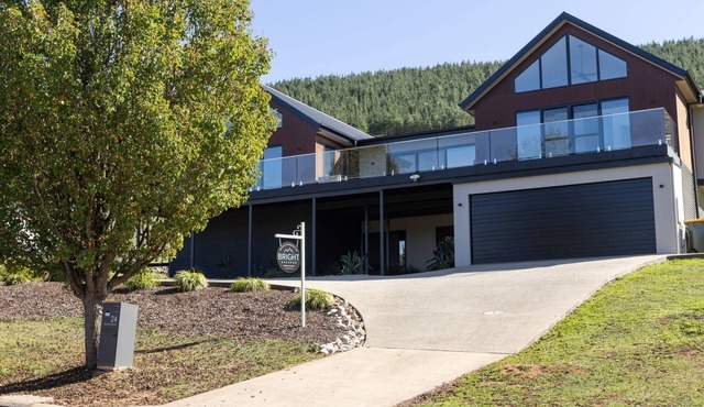 Welcome to 24 Mountain Mist a modern property with entertaining and relaxation at its best in Bright