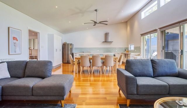 Welcome to 523 by the Sea – Your Coastal Retreat in Busselton