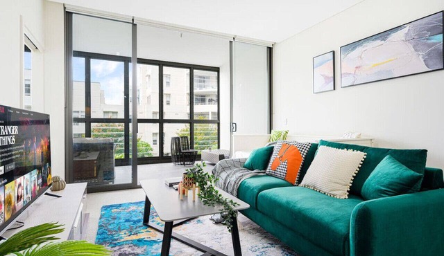 Wentworth Point Modern 2Br with large belcony