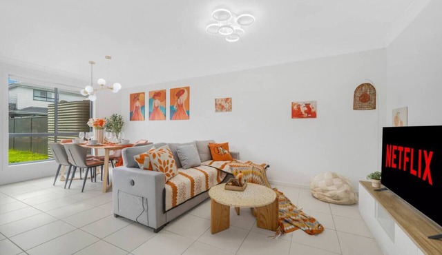 Werrington Home | near Uni & Park,Transport